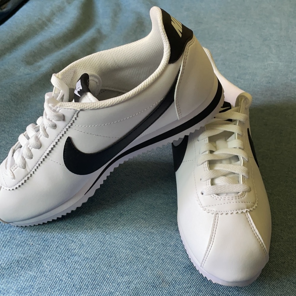 Nike Cortez 897471-101 White/Black Gently Used 9.5